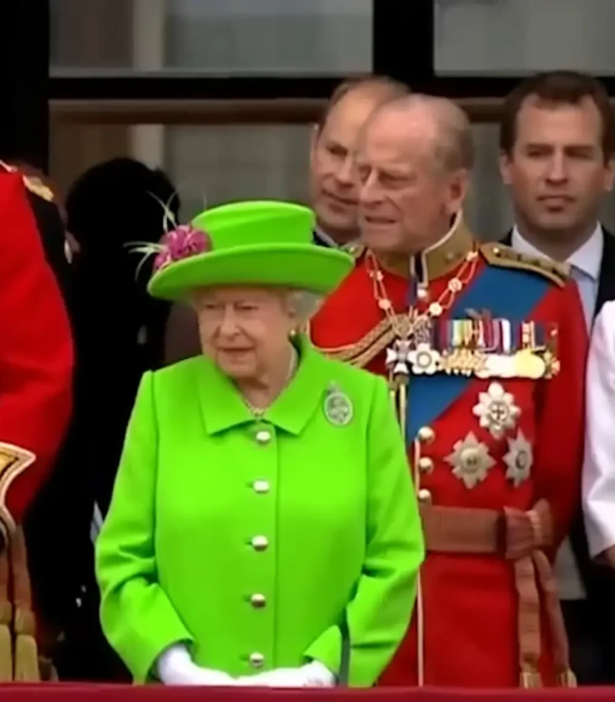 Queen elizabeth wear a hat