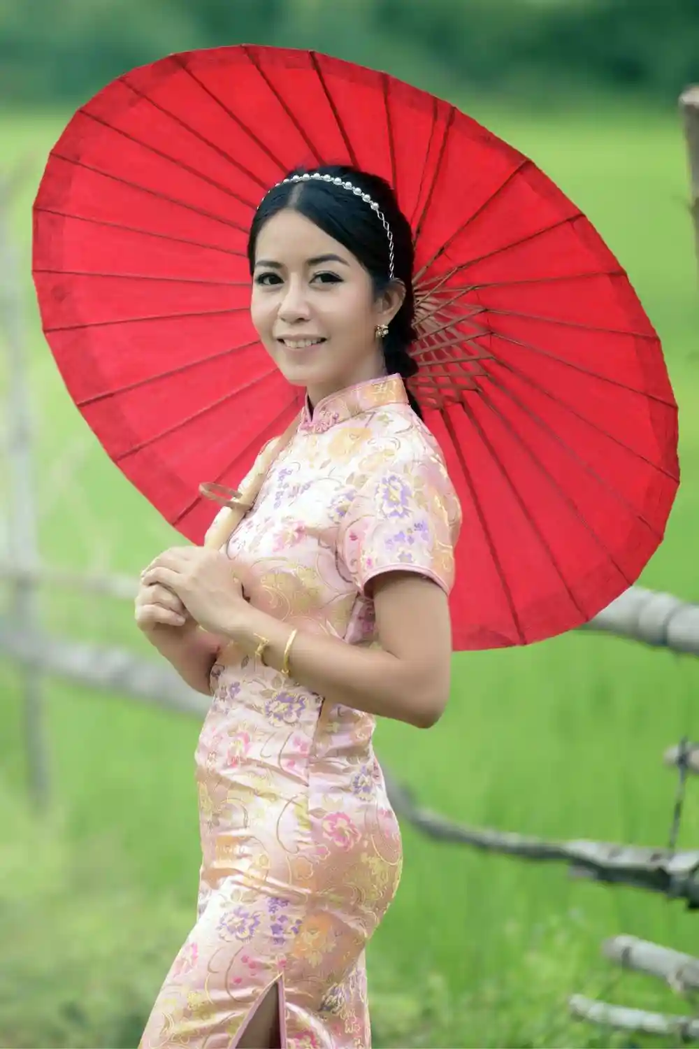 Asian Women Wear Chinese Style