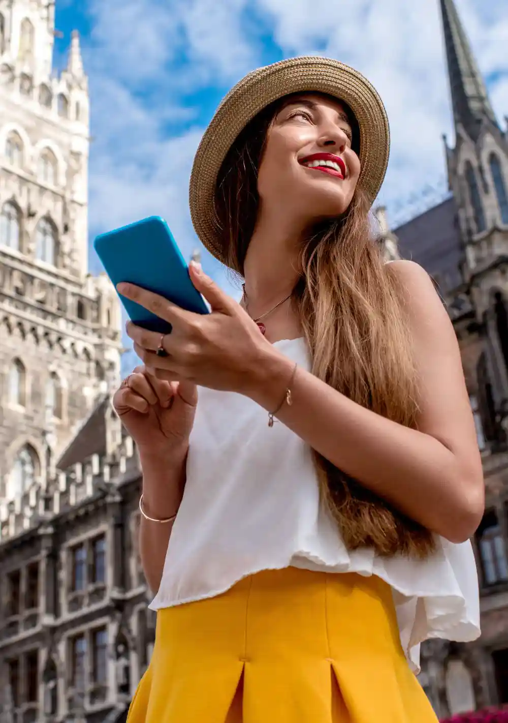 Woman traveling in Munich wearing a hat